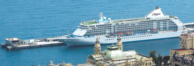 Nuestro buque el SEVEN SEAS VOYAGER atracado en el exclusivo puerto de MonteCarlo (Mónaco) CRUCEROS DE LUJO REGENT SEVEN SEAS VOYAGER CRUCEROS DE LUJO EUROPA VERANO OFERTAS TODO INCLUIDO